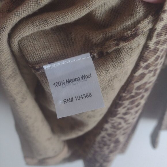 Garnet Hill Leopard Print Cardigan L XL 100% Merino Wool Warm Lightweight Sweate - Picture 7 of 8